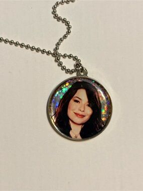 Vintage 2009 iCarly Holographic Pendant Viacom Nickelodeon Miranda Cosgrove